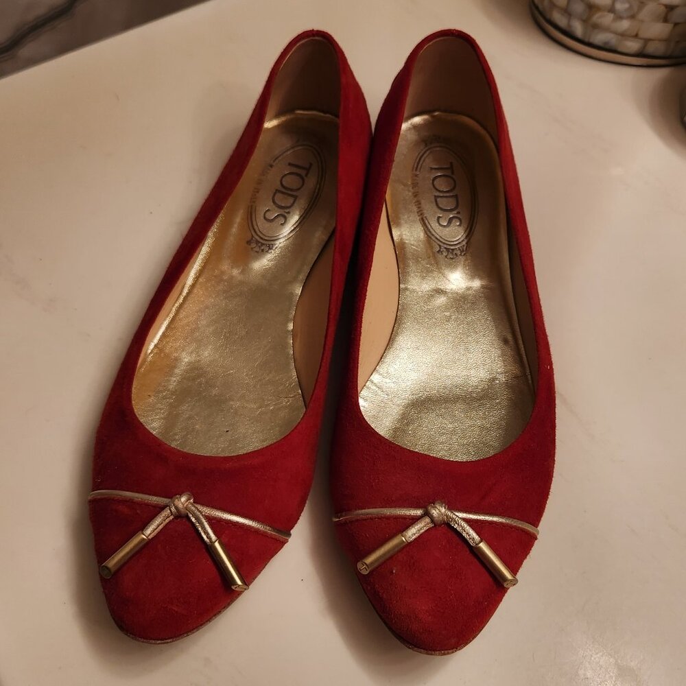 Tod's Red Suede Flats/Loafers with Gold Bow detail - Size 39